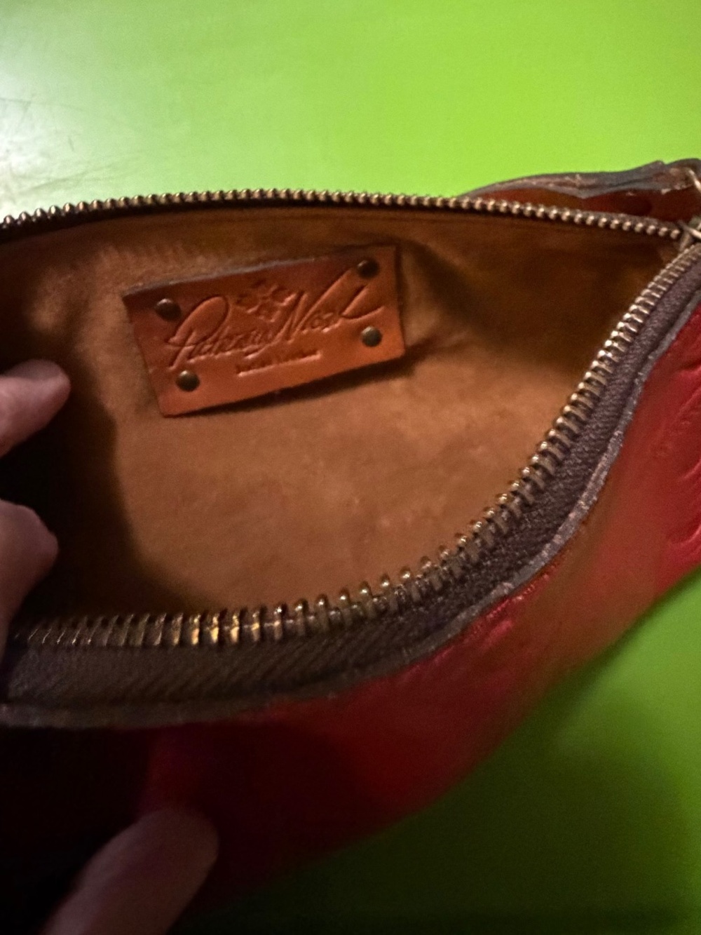 Genuine leather, tooled Accessories bag, - Picture 7 of 9